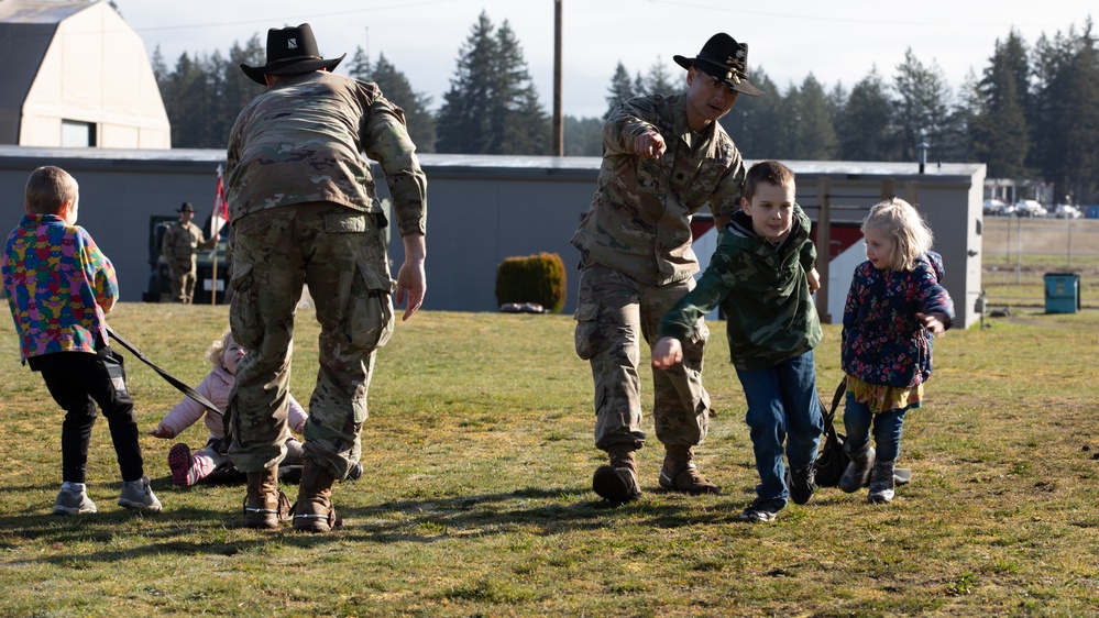 1-14 CAV Hosts Final Spur Ride for Spouses