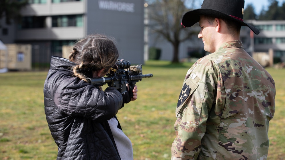 1-14 CAV Hosts Final Spur Ride for Spouses