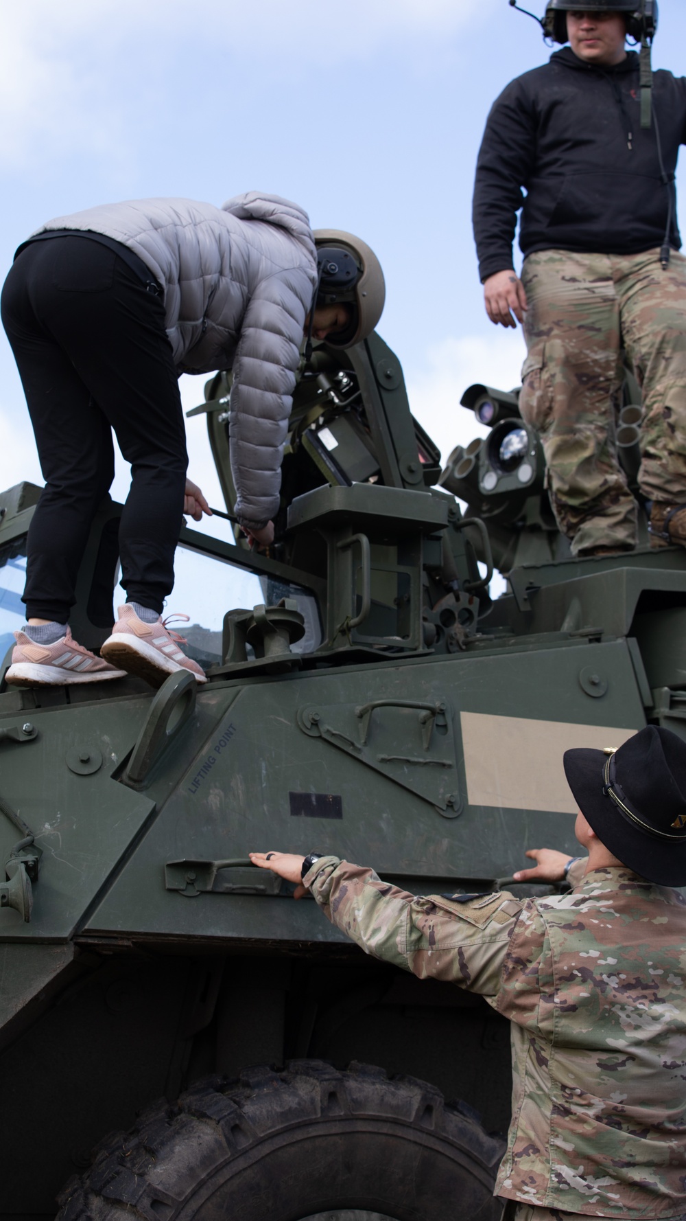 DVIDS - Images - 1-14 CAV Hosts Final Spur Ride for Spouses [Image 14 ...