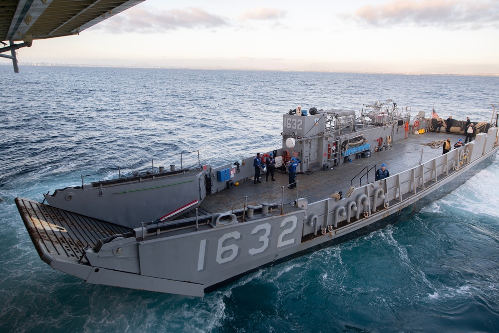 USS San Diego, ACU 1 conduct well deck launch and recovery operations