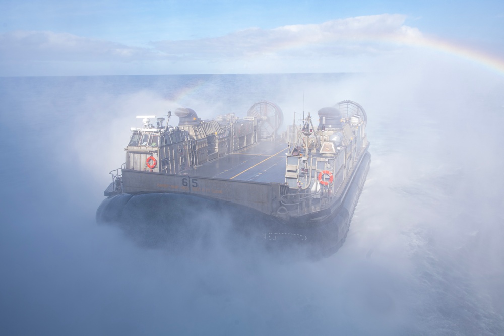 USS San Diego (LPD 22) conducts landing craft, air cushion operations