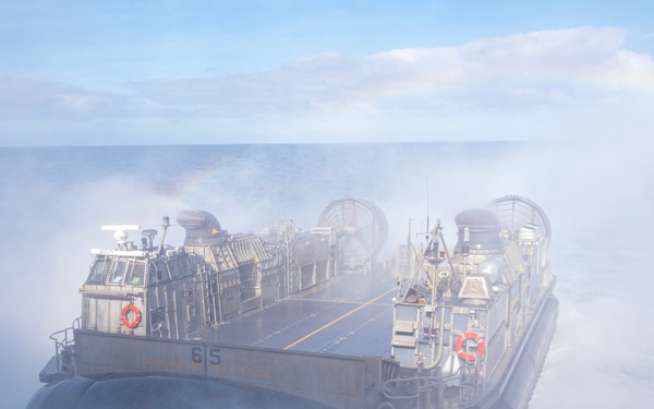 USS San Diego (LPD 22) conducts landing craft, air cushion operations