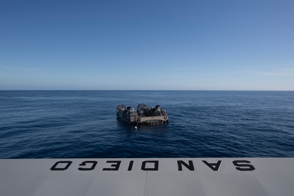 USS San Diego (LPD 22) conducts landing craft, air cushion operations