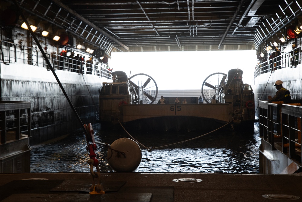 DVIDS - Images - USS San Diego (LPD 22) conducts landing craft, air ...