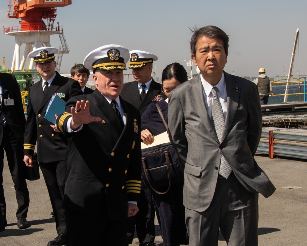 USS Ronald Reagan (CVN) hosts tour for the Hon. Ishihara Hirotaka