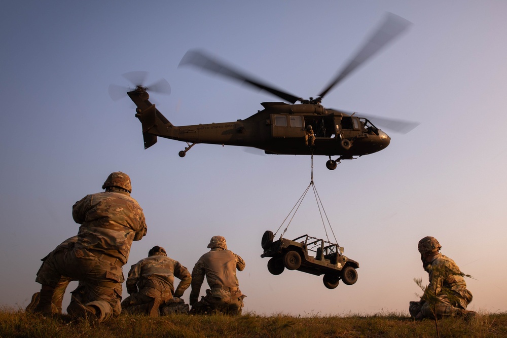 Humvee hoist training in Thailand