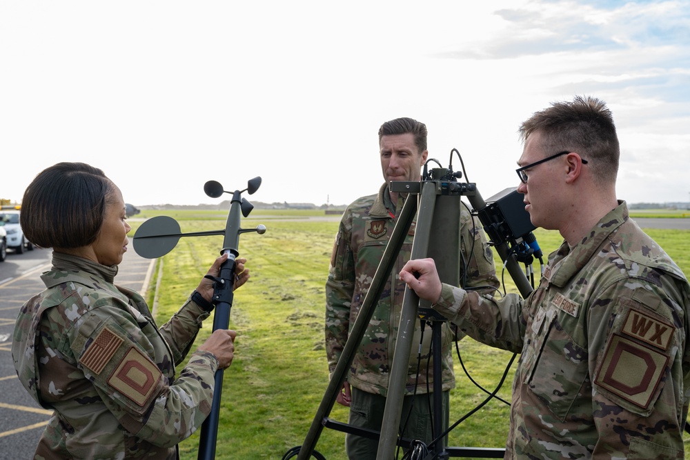 Day in the Life: 100th ARW command team integrates with 100th OSS WX