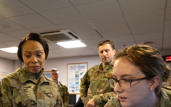 Day in the Life: 100th ARW command team integrates with 100th OSS WX