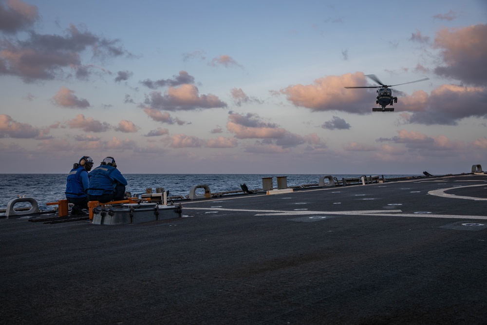USS Laboon (DDG 58) Conducts Flight Quarters