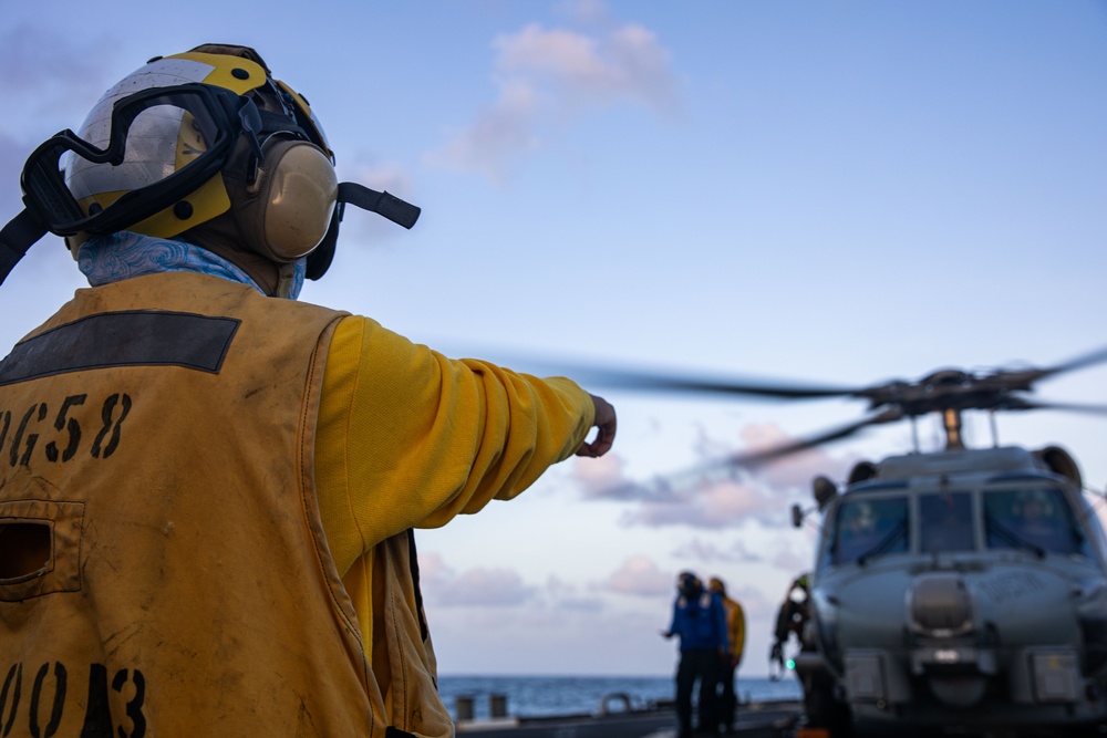 USS Laboon (DDG 58) Conducts Flight Quarters