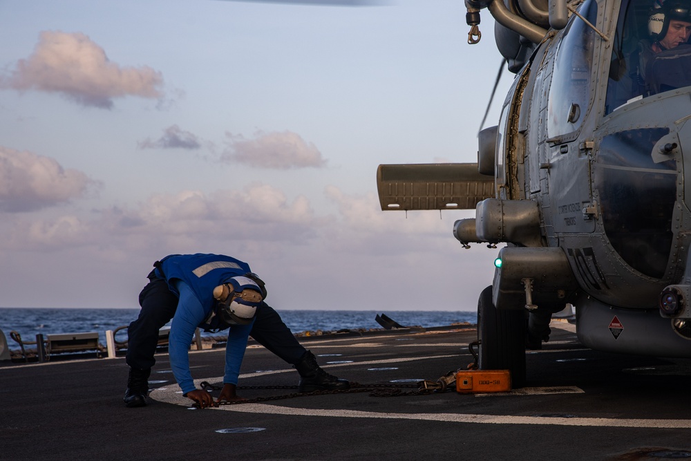 USS Laboon (DDG 58) Conducts Flight Quarters