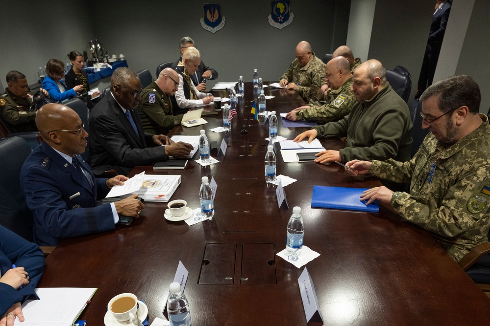 SD Hosts 20th Ukraine Defense Contact Group