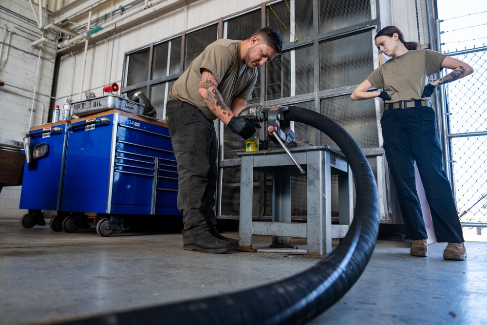 MacDill fuels management flight expedites hot pit refueling procedures; finds new avenue for innovation