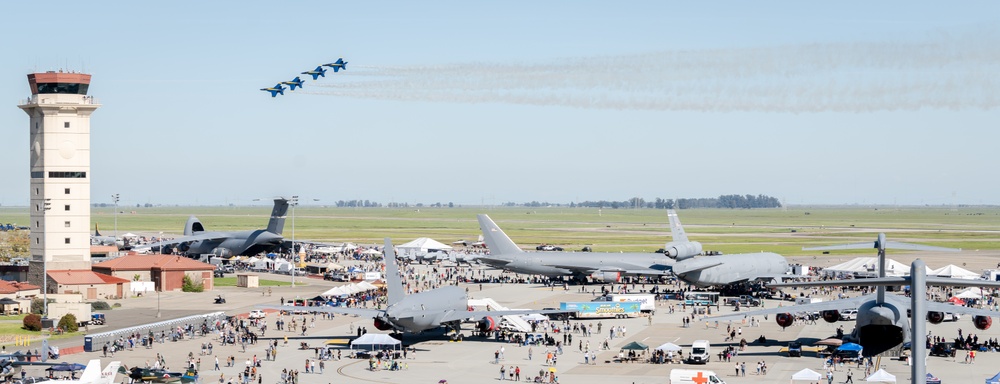 Travis AFB hosts Wings Over Solano air show open house