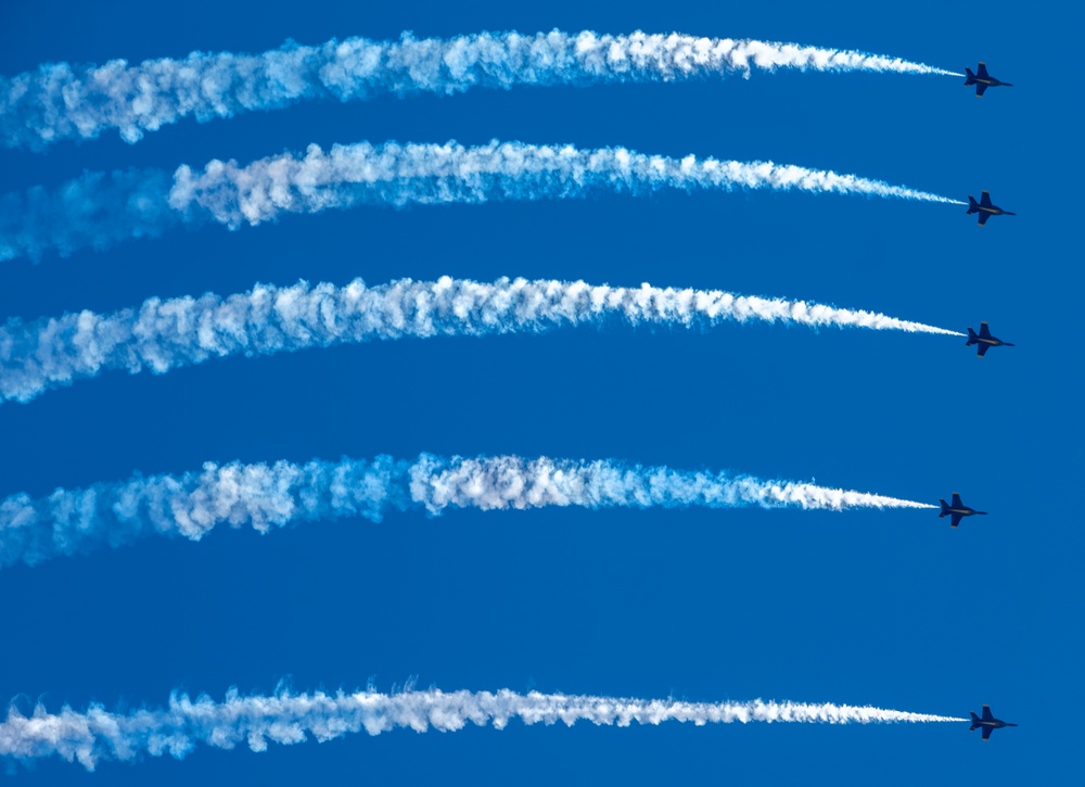 Travis AFB hosts Wings Over Solano air show open house
