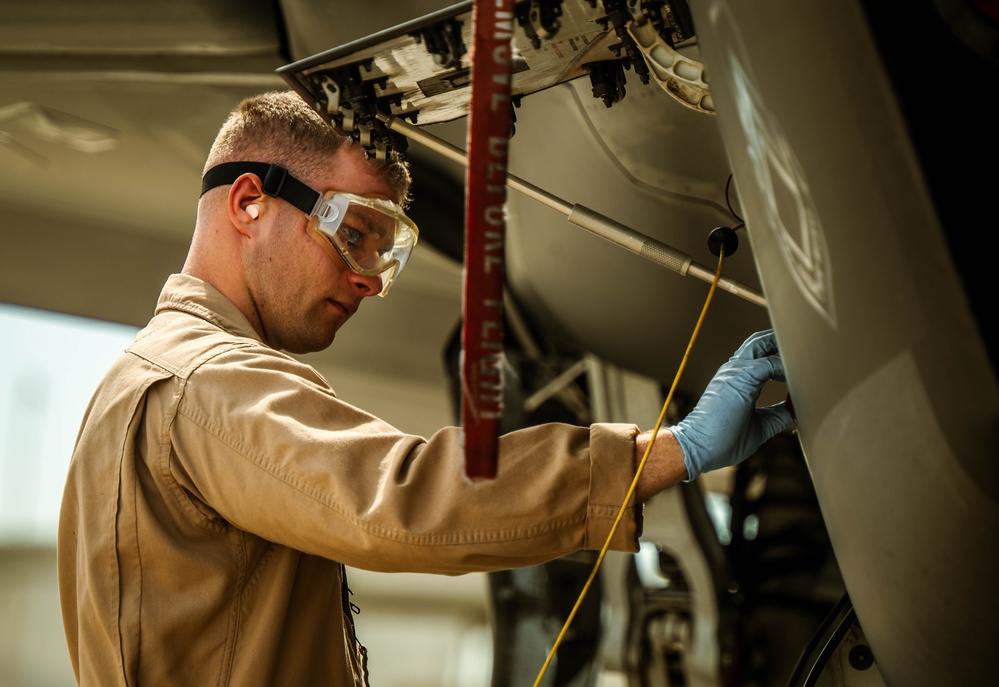 Fueling the Fight: Luke AFB conducts USMC hot pit training