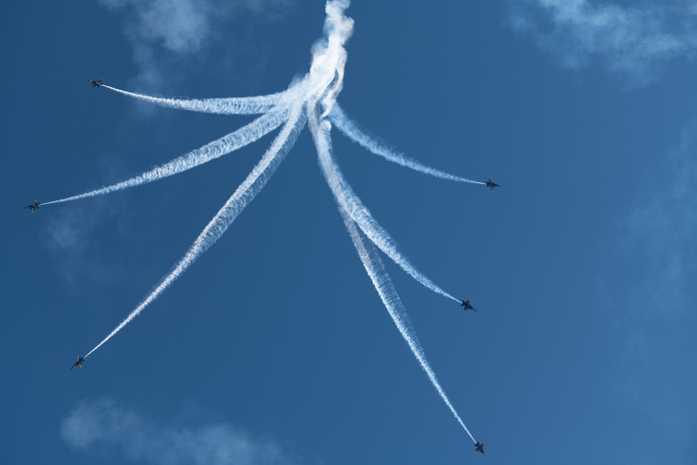 Travis AFB hosts Wings Over Solano air show, open house