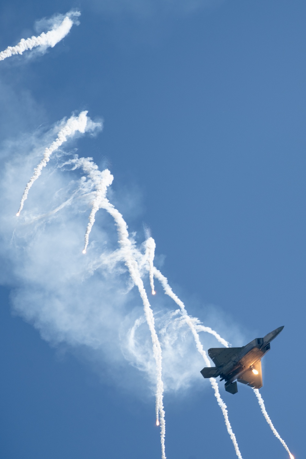 Travis AFB hosts Wings Over Solano air show, open house