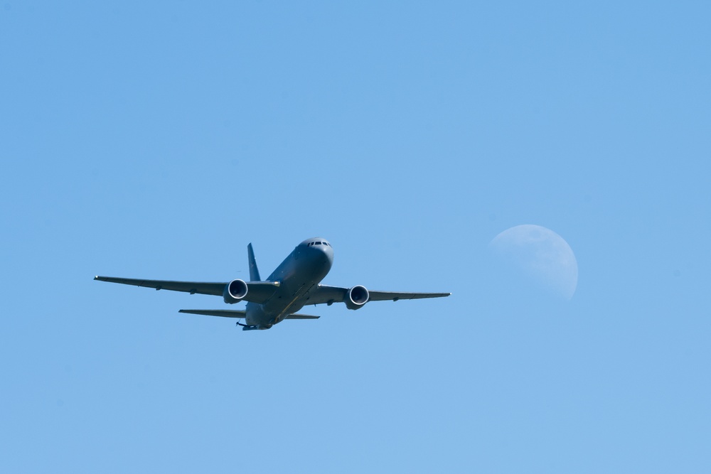 Travis AFB hosts Wings Over Solano air show, open house