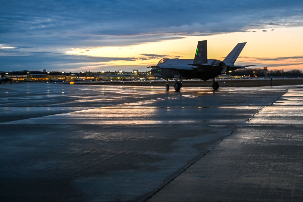 115th Fighter Wing conducts night flying operations