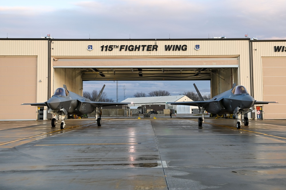 115th Fighter Wing conducts night flying operations