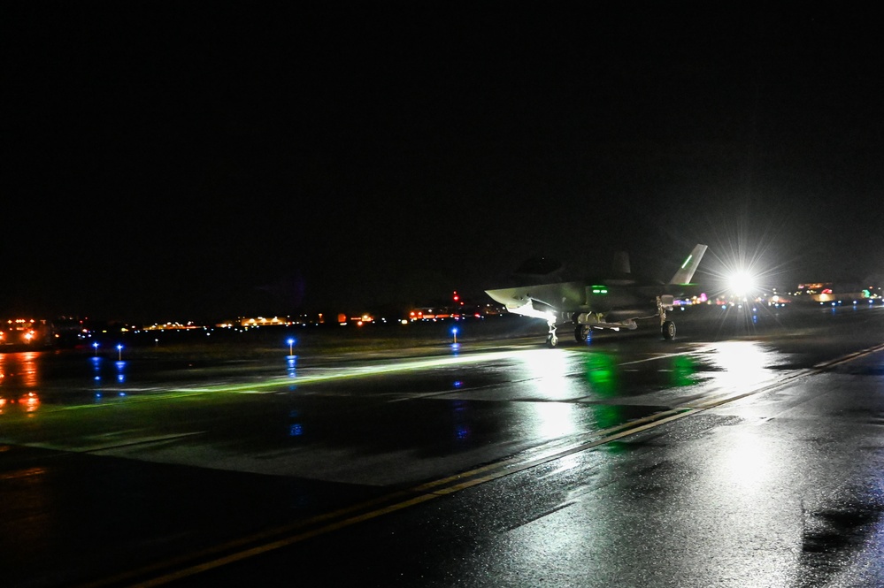 115th Fighter Wing conducts night flying operations