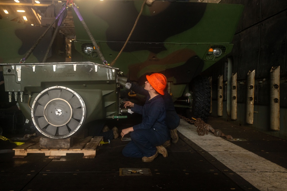ACV Mechanics and Operators Perform Maintenance Underway