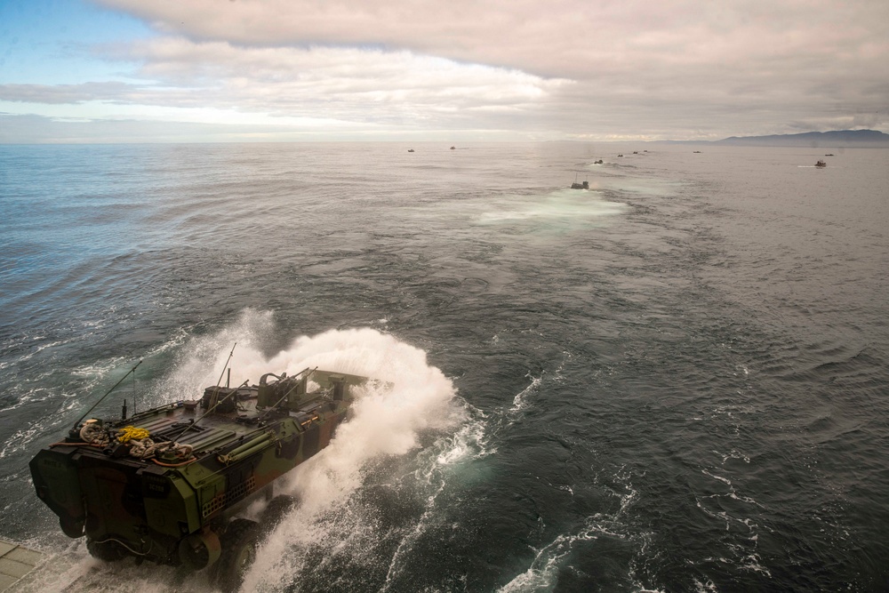 ACVs Splash off the USS Harpers Ferry for Open Water Transit