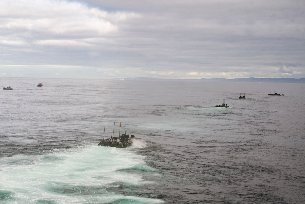 ACVs Splash off the USS Harpers Ferry for Open Water Transit