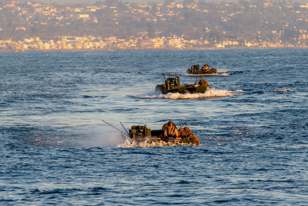 ACVs Embark USS Harpers Ferry for Integrated Training