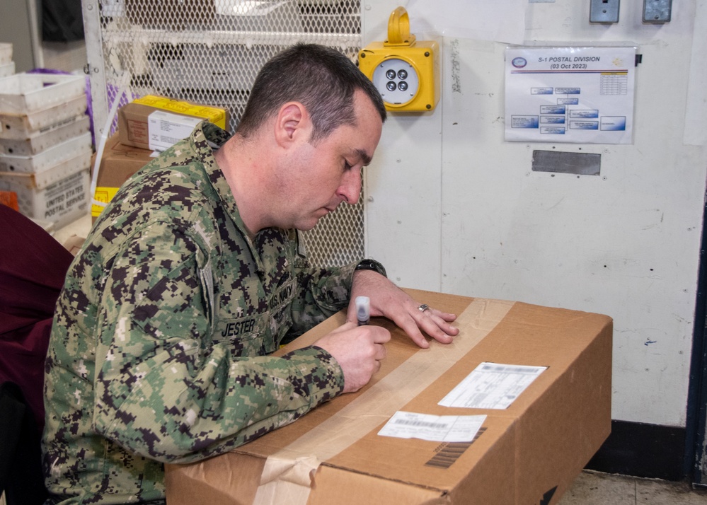 USS Ronald Reagan (CVN 76) Sailors sort and process mail