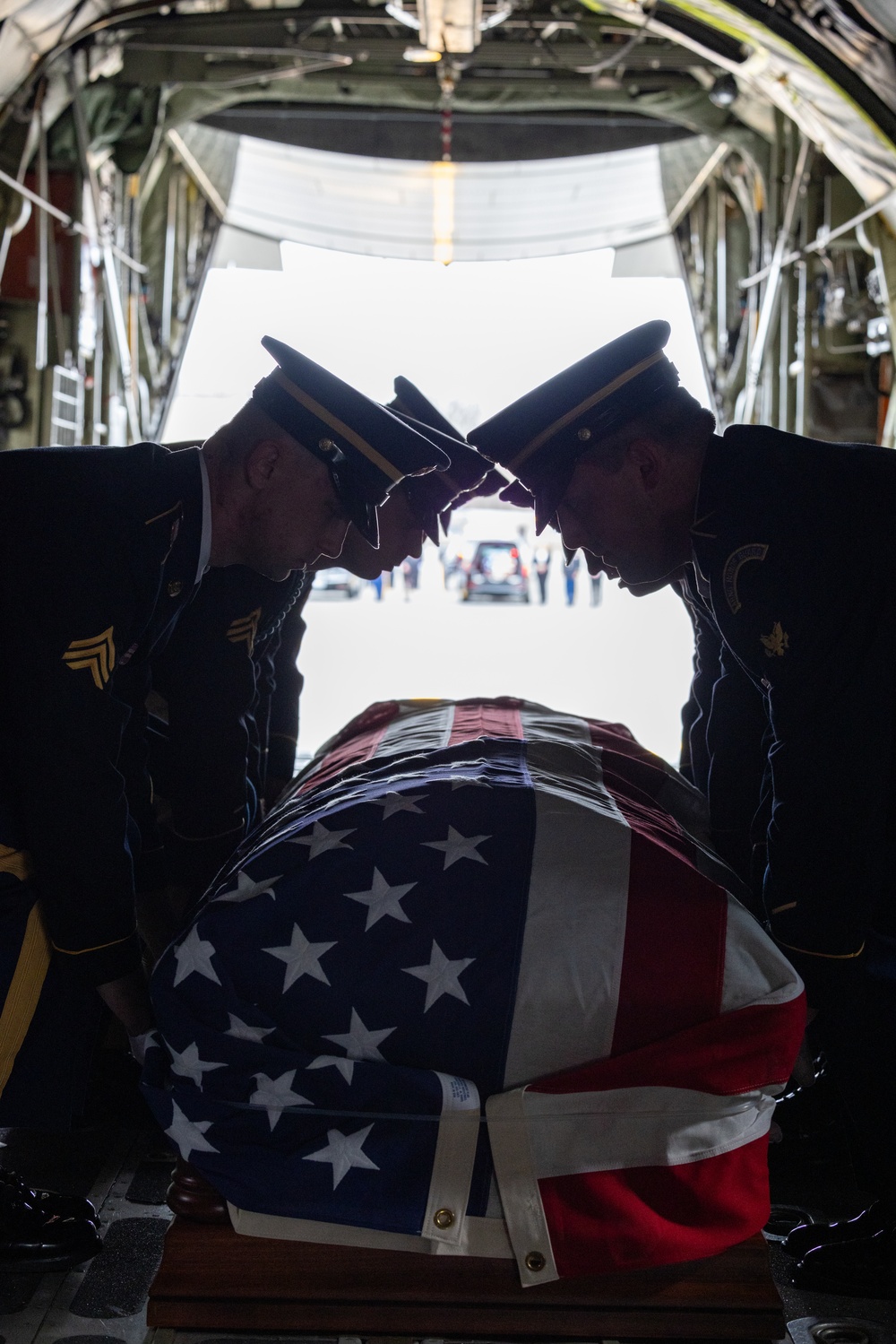 Plane-side honors for NY Army Guard pilots