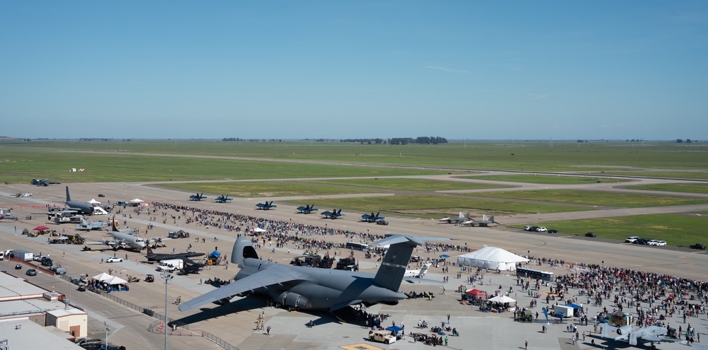 Travis AFB hosts Wings Over Solano air show, open house