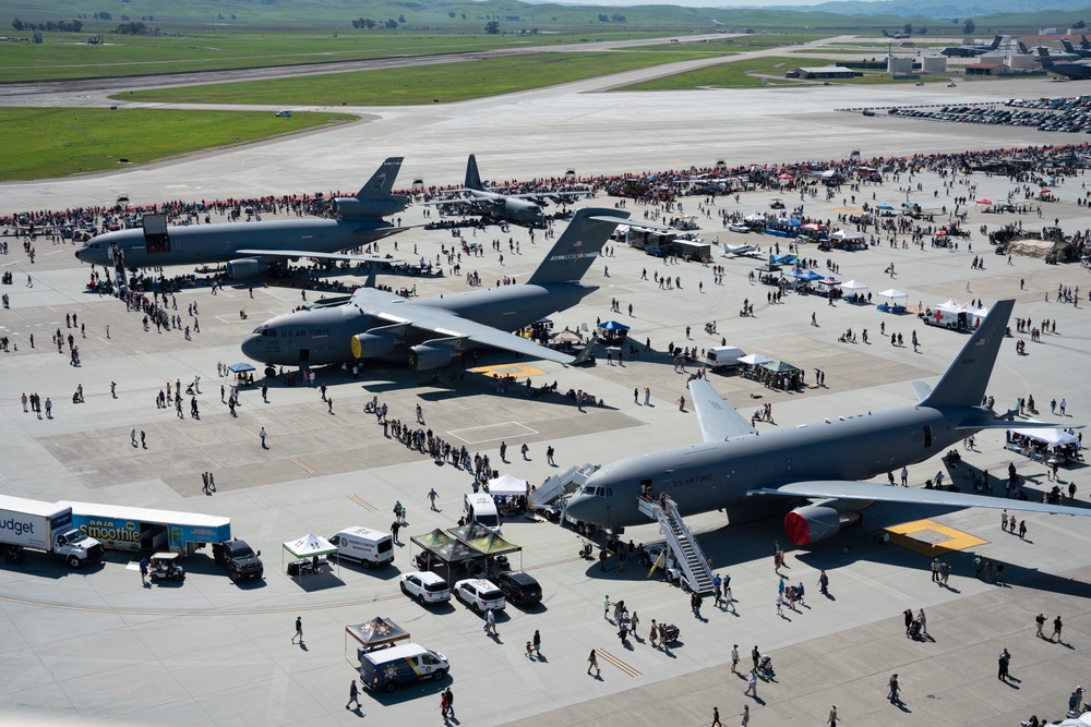 Travis AFB hosts Wings Over Solano air show, open house