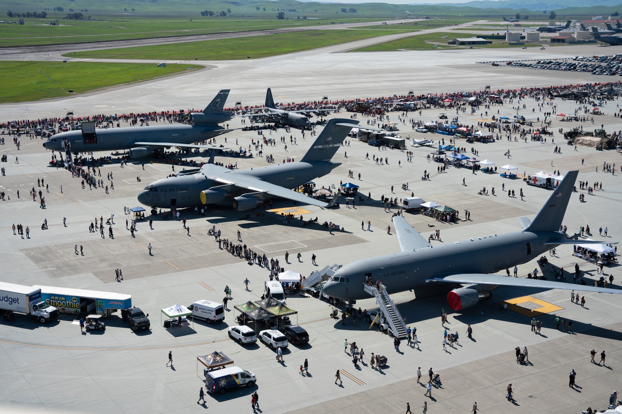 Images - Travis AFB hosts Wings Over Solano air show, open house [Image 1  of 3] - DVIDS