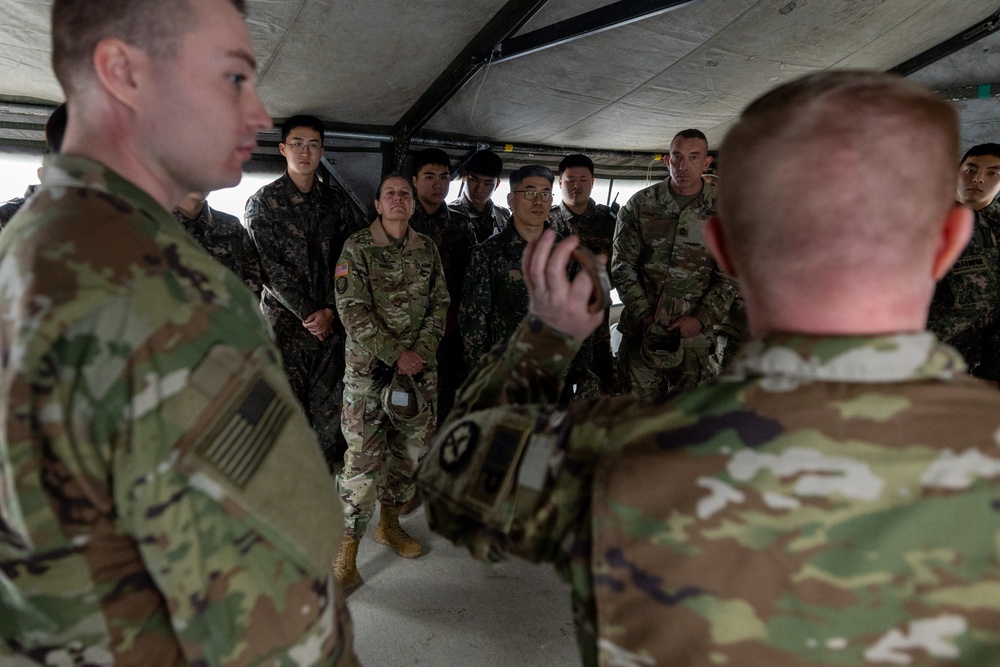 Chief of the Army Reserve Visits the 200th Military Police in South Korea