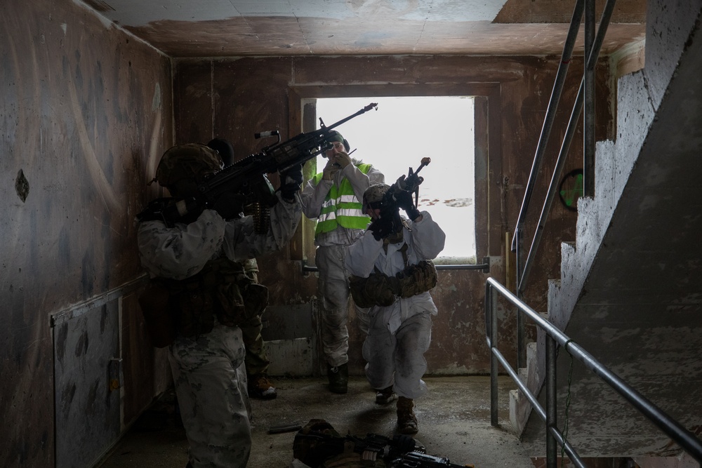 Soldiers Clear Stairwell