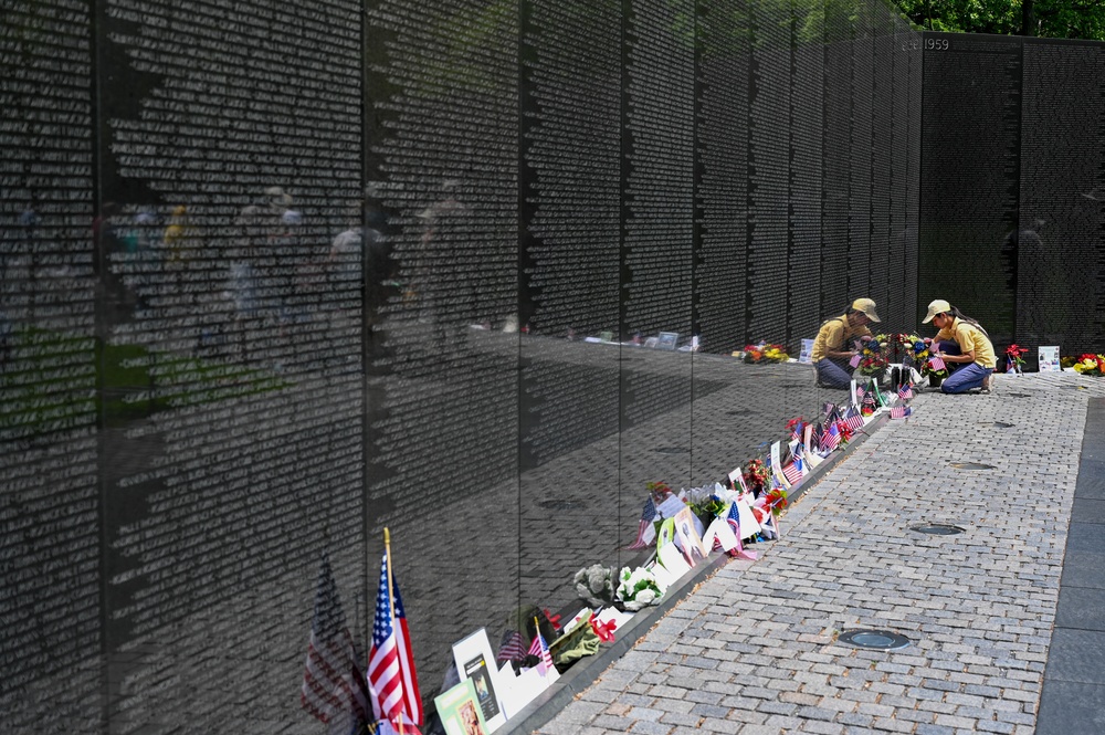 Visitors of the Vietnam Veterans Memorial