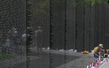 Visitors of the Vietnam Veterans Memorial
