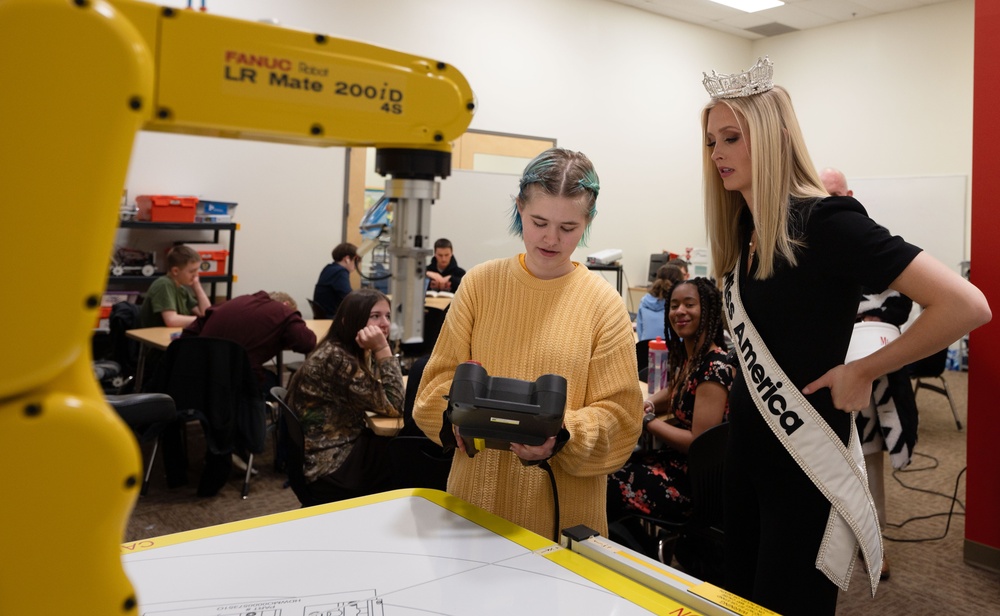 Miss America Visits Dayton STEM School