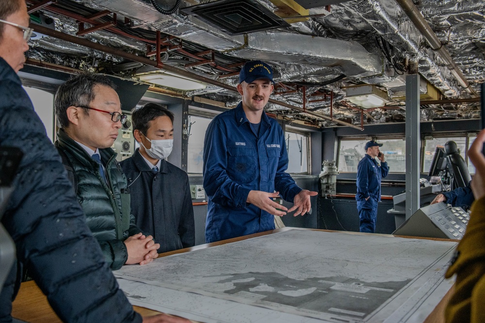 Coast Guard Cutter Polar Star (WAGB 10) crew visits Yokosuka, Japan