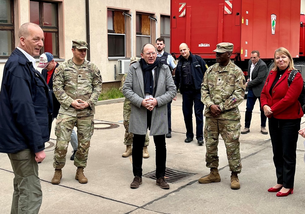 405th AFSB, USAG Rheinland-Pfalz host Lord Mayor of Mannheim at APS-2 worksite