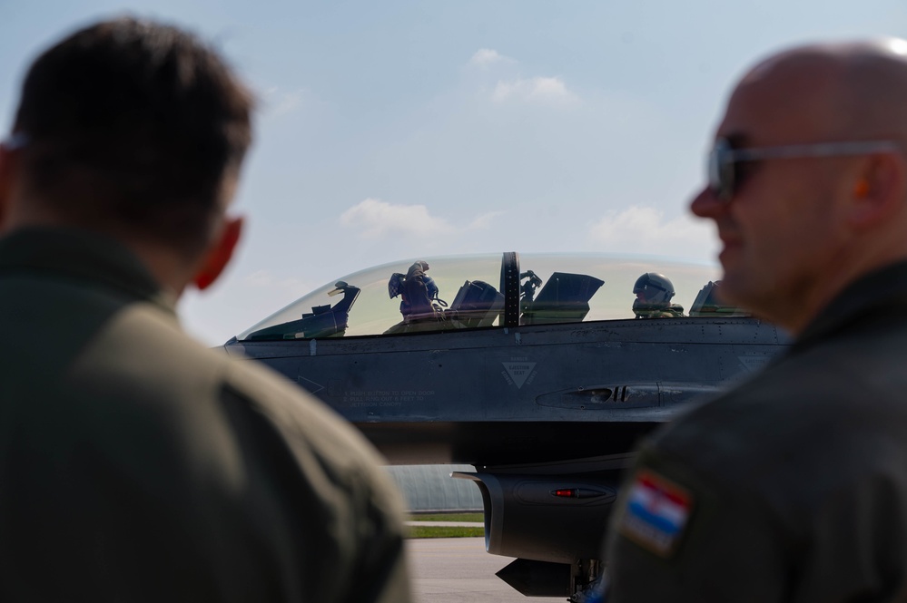 Brig. Gen. Michael Križanec visits Aviano