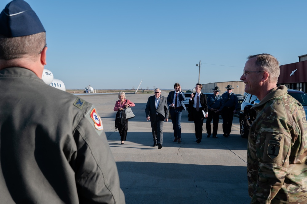 Governer Mike Parson visits 139th Airlift Wing