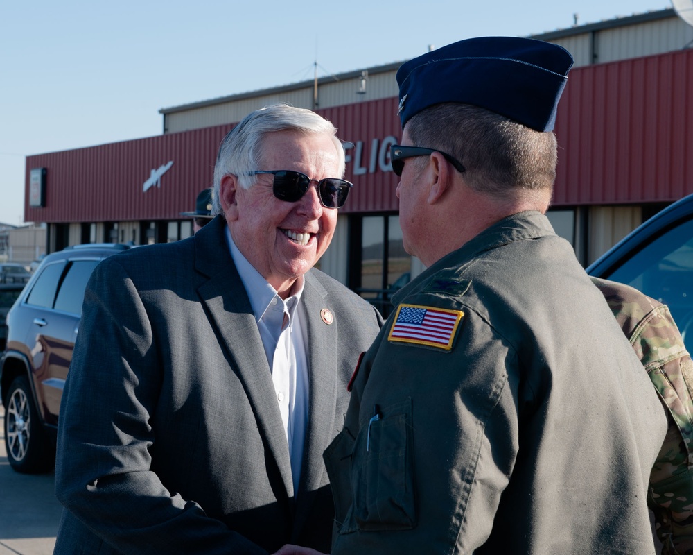 Governer Mike Parson visits 139th Airlift Wing