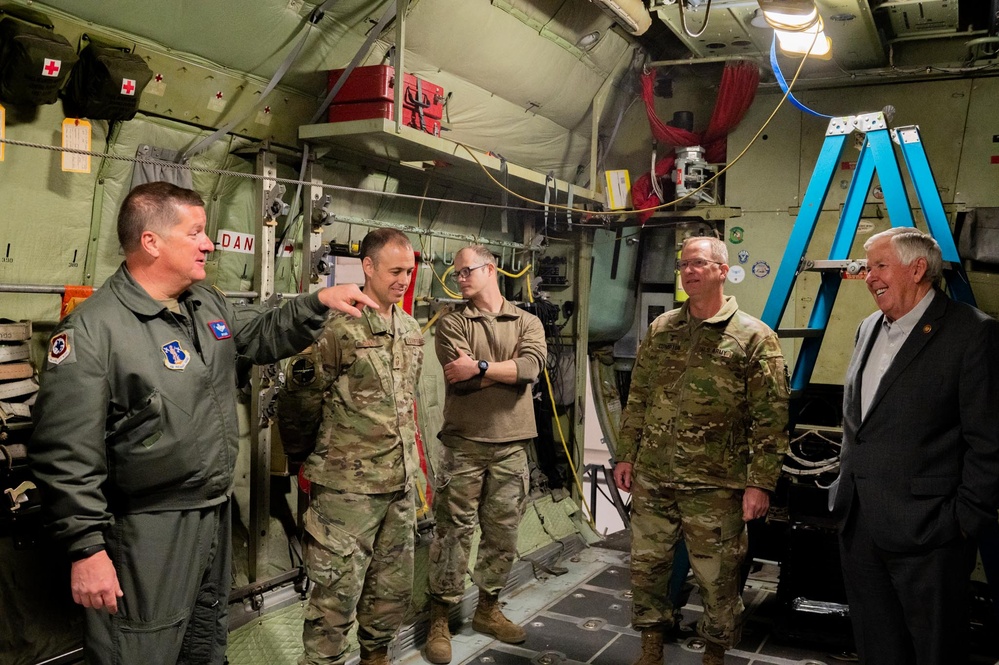 Governer Mike Parson visits 139th Airlift Wing