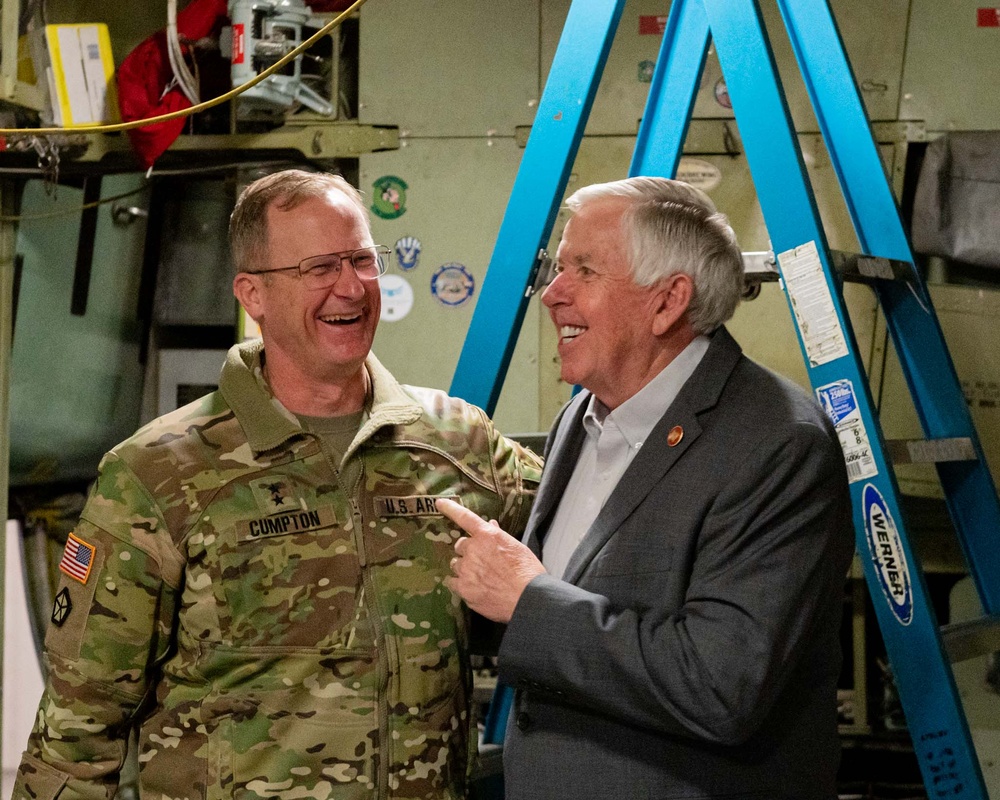 Governer Mike Parson visits 139th Airlift Wing