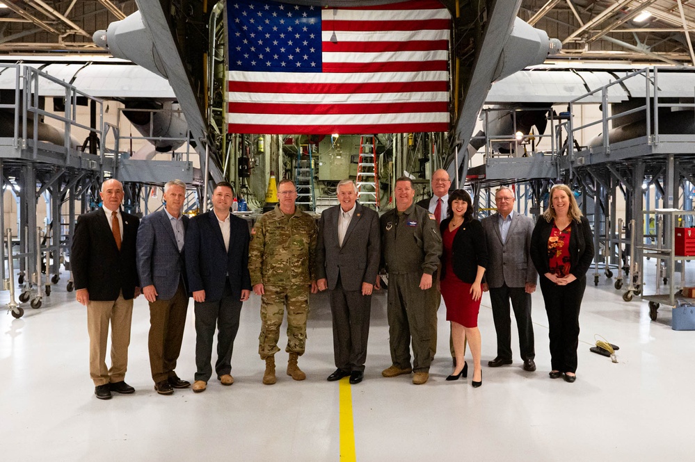 Governer Mike Parson visits 139th Airlift Wing