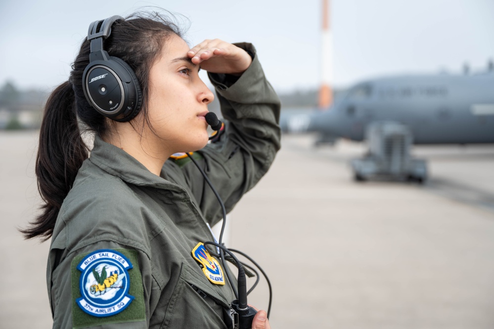 Fly Like a Girl: Ramstein AB inspires next generation of service members