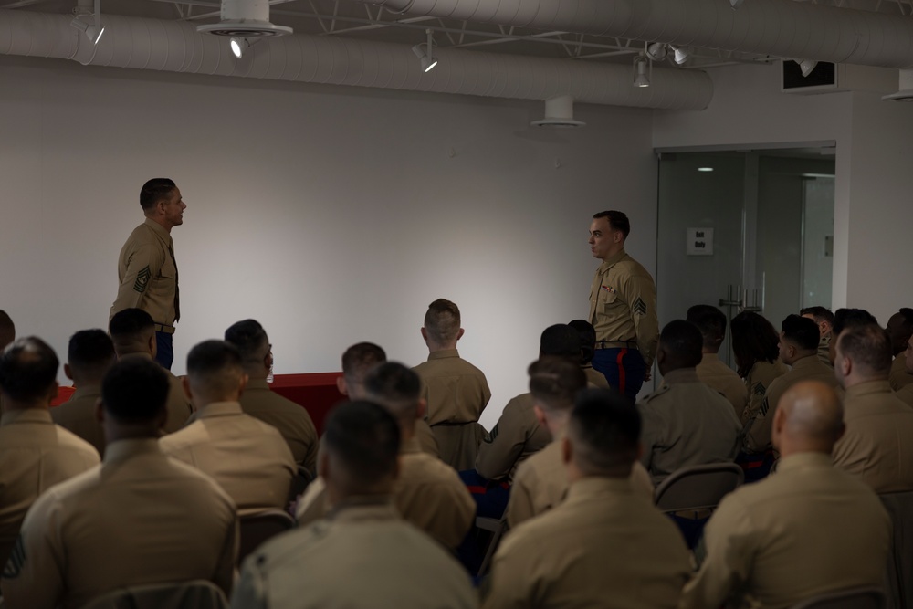 Assistant Commandant of the Marine Corps and Sergeant Major of the Marine Corps visit Recruiting Station Chicago